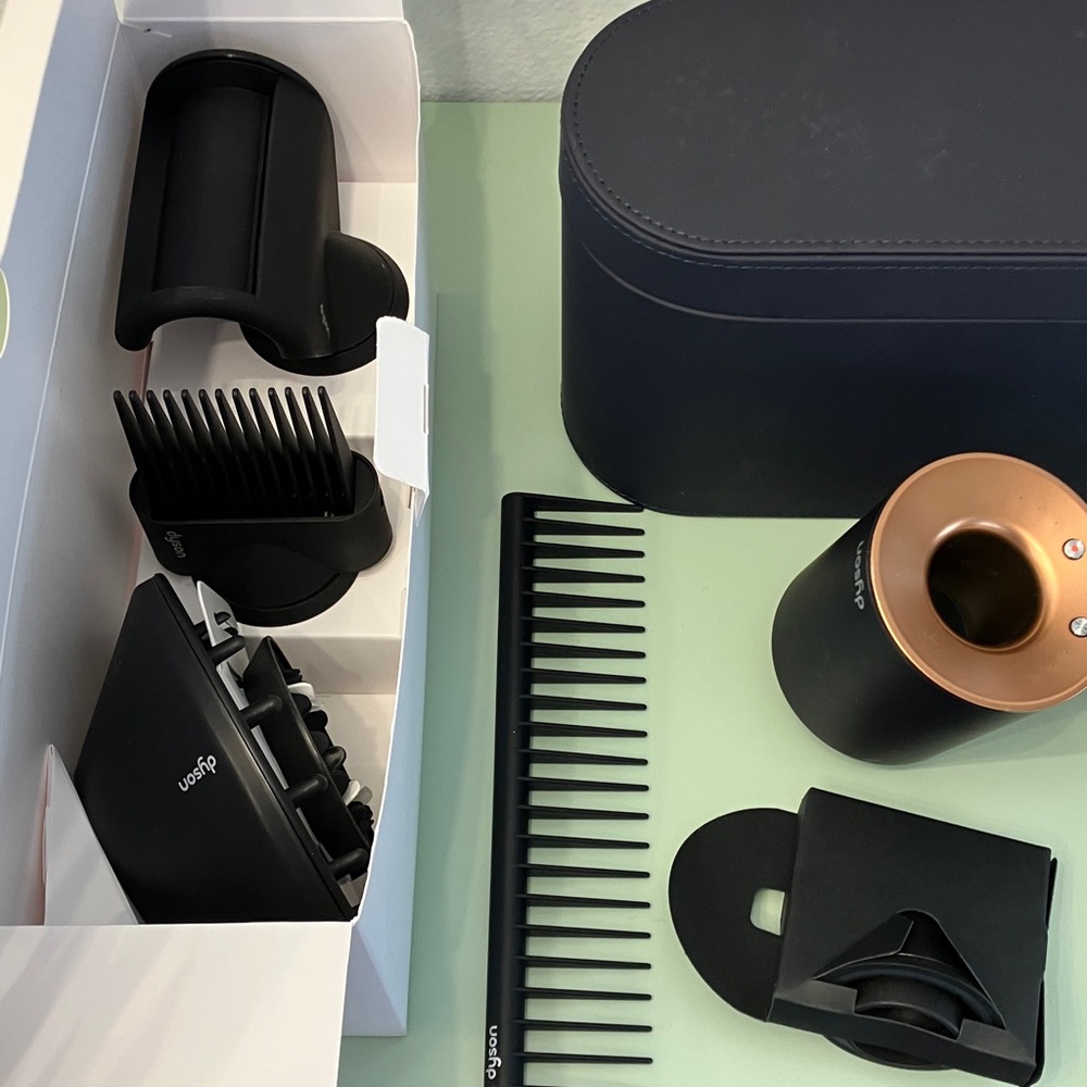 🎉HP🎉 Dyson Supersonic Hair Dryer - Picture 5 of 9